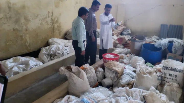 জয়পুরহাটে লাইসেন্সবিহীন ভেটেরিনারি ওষুধ কারখানা সিলগালা